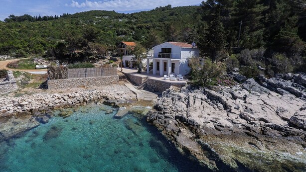 A coastal property with a clear pool, stone walls, and a white building with columns. - "Villa Mendes" - new seafront villa with a swimming pool (Zastražišće)