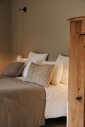 9 bedrooms, WiFi, bed sheets - Intimate estate in the heart of Drôme Provençale (la garde adhemar)