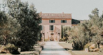 Intimate estate in the heart of Drôme Provençale