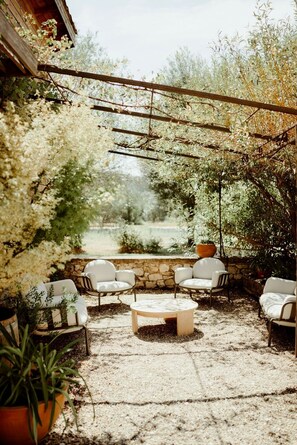 Terrace/patio - Intimate estate in the heart of Drôme Provençale (la garde adhemar)
