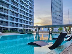 Pool - brand new fully interior condo near Shaw MRT/Megamall/Ortigas/greenfield (Mandaluyong)