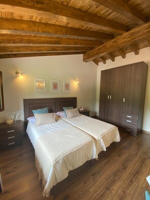2 bedrooms, iron/ironing board, bed sheets - VIVENDA VACACIONAL DEL BUSTO - RIBADESELLA. (Ribadesella)