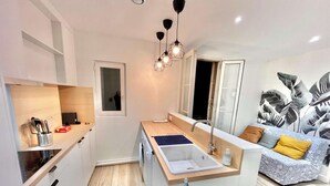 A compact kitchen with a sink, countertop, and wooden cabinets. - Le Victor Hugo - Clichy-la-Garenne (Clichy)