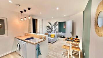 1 bedroom, desk, iron/ironing board, WiFi