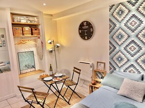 1 dormitorio, tabla de planchar con plancha, wifi y ropa de cama