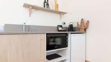 Apartemen, pemandangan kebun (Bord de Mer) | Dapur bersama | Lemari es, oven, kompor, dan mesin espresso