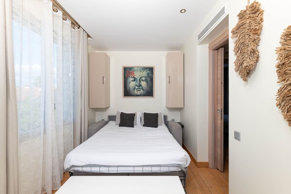 Apartment, Garden View (Bord de Mer) | 2 bedrooms, in-room safe, individually decorated, individually furnished