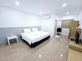 WiFi (free), bed sheets