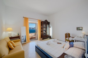 2 makuuhuonetta, silitysrauta/-lauta, ilmainen Wi-Fi, vuodevaatteet