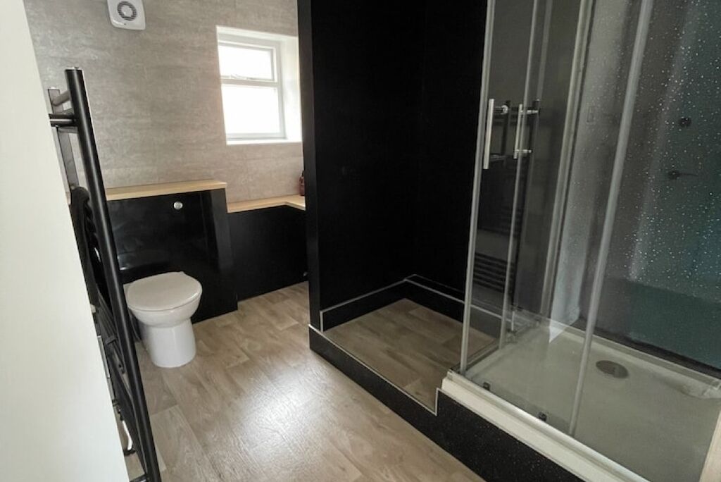 淋浴设施、吹风机、毛巾、肥皂