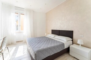 2 bedrooms, desk, iron/ironing board, travel crib