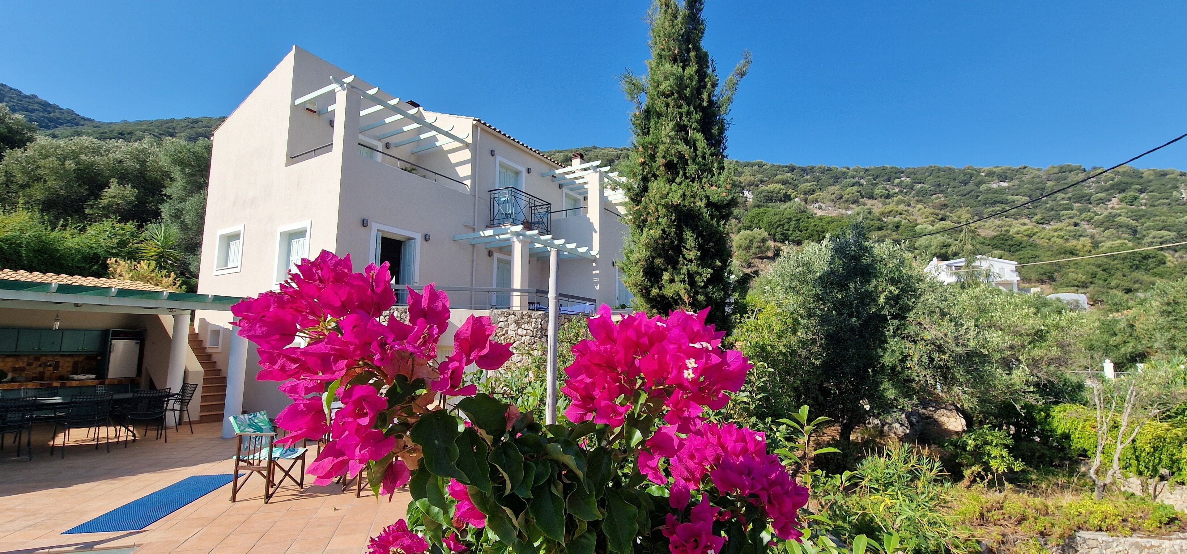 Aloni Villas consists of two delightful semi-detached units