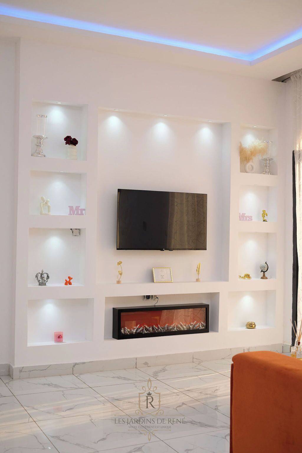 Deluxe Suite, Garden View | Living area | Smart TV