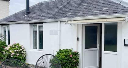 Cosy Annex sleeps 2 near Gretna, M6 Jct 45 / A75