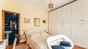 Room, 1 Bedroom, Balcony, City View | 1 bedroom - Room-colombo Penthouse Wi Fi Netflix AC (Rome)