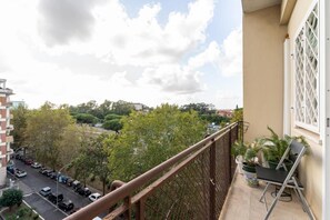Habitación, 1 habitación, balcón, vista a la ciudad | Balcón
