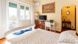 Room, 1 Bedroom, Balcony, City View | 1 bedroom - Room-colombo Penthouse Wi Fi Netflix AC (Rome)
