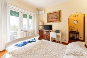 Habitación, 1 habitación, balcón, vista a la ciudad | 1 habitación