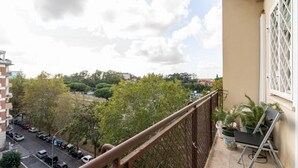 Room, 1 Bedroom, Balcony, City View | Balcony - Room-colombo Penthouse Wi Fi Netflix AC (Rome)
