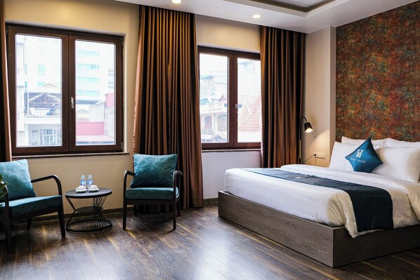 Chambre Double Deluxe, vue ville | Bureau, fer et planche à repasser, Wi-Fi gratuit