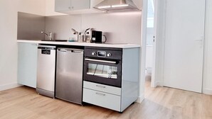 Coffee/tea maker, fridge, microwave, dishwasher