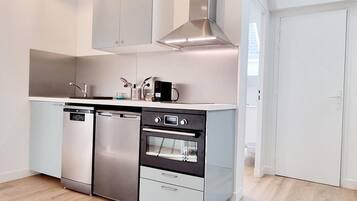 Fridge, microwave, dishwasher, coffee/tea maker