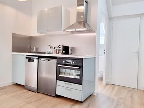 Fridge, microwave, dishwasher, coffee/tea maker