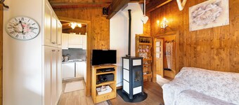 Chalet 'Orserose I Masenin' con vistas a la montaña, terraza compartida y Wi-Fi
