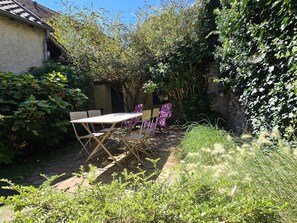 Outdoor dining - Peaceful medieval house with Wifi and pets allowed (Houdan)