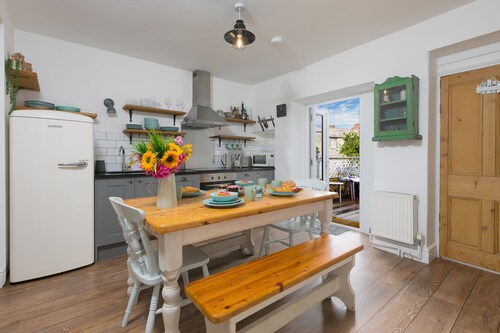 Benjamin's Bolthole, St Ives - Sleeps 4 - Dog Friendly