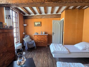 4 bedrooms, free WiFi
