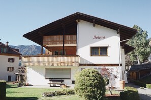 Exterior - Apartment '1' with Mountain View, Shared Garden and Wi-Fi (Ortisei)