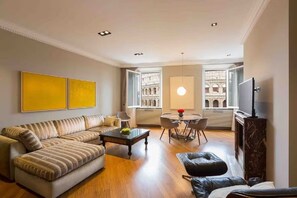 Fernseher, Kamin, DVD-Player, Stereoanlage