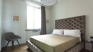 2 bedrooms, in-room safe, desk, iron/ironing board - Elegant apartment with Colosseum views in Rione Monti (Roma)