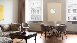 TV, fireplace, DVD player, stereo - Elegant apartment with Colosseum views in Rione Monti (Roma)