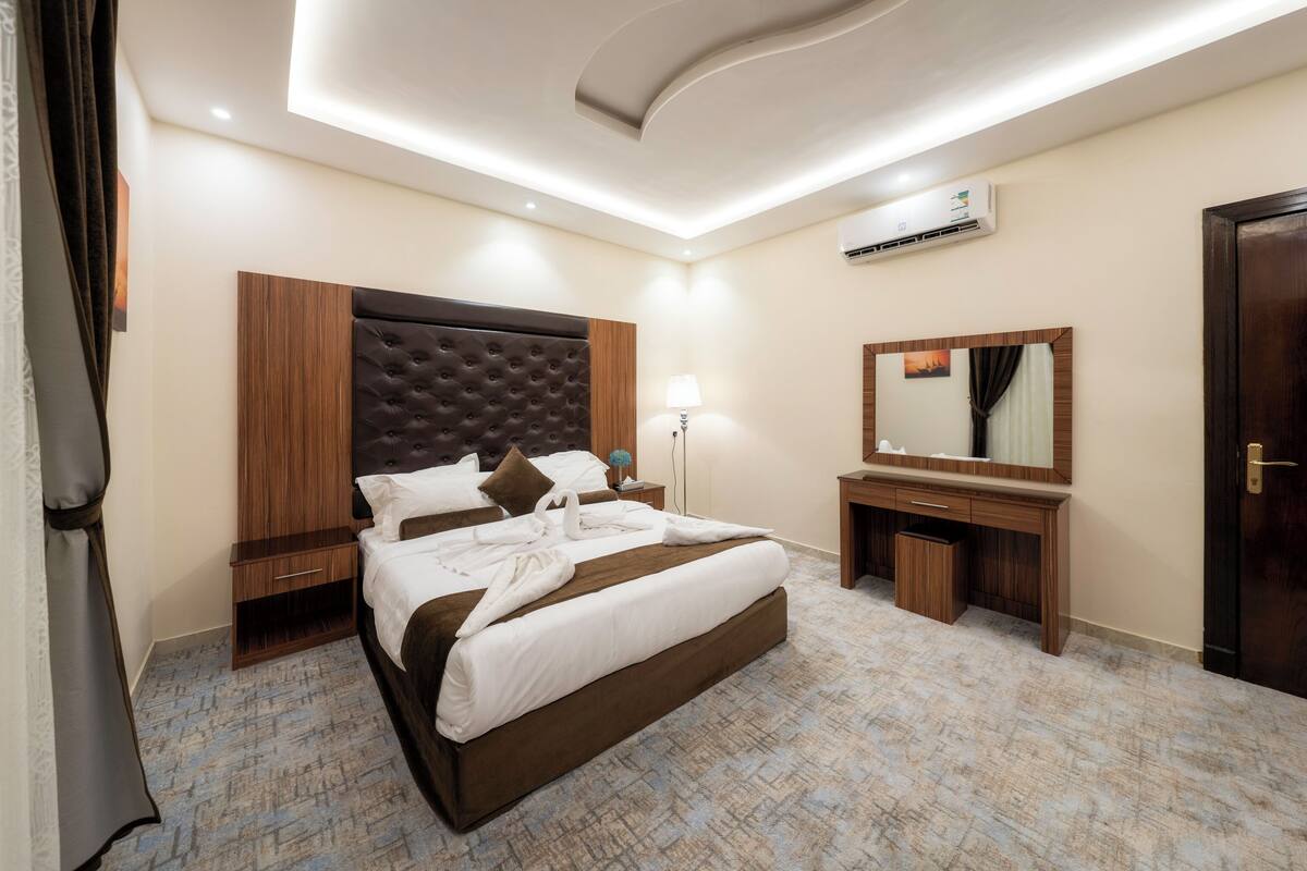 Egyptian cotton sheets, premium bedding, minibar, soundproofing