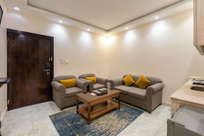 In-room dining - Al Qasr Hotel Suites - Al Iskan District (Khamis Mushait)
