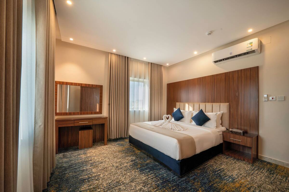 Junior Room | Egyptian cotton sheets, premium bedding, minibar, soundproofing