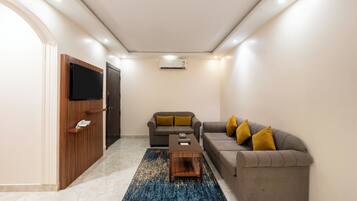 Junior Room | In-room dining