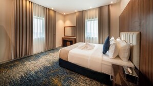Egyptian cotton sheets, premium bedding, minibar, soundproofing - Al Qasr Hotel Suites - Al Iskan District (Khamis Mushait)