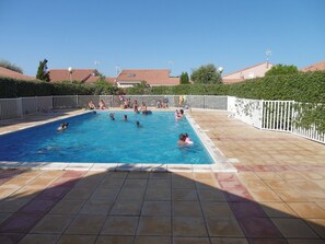 Pool - Direct beach access - 1BR with pool & parking in Gruissan (Gruissan)