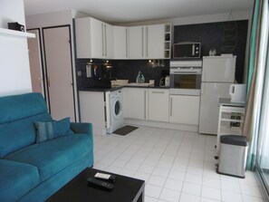 TV - Direct beach access - 1BR with pool & parking in Gruissan (Gruissan)