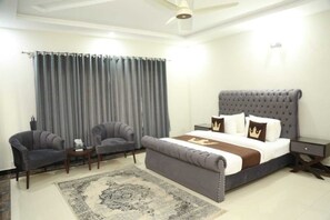 Kamar Keluarga | Seprai premium, Wi-Fi gratis, dan seprai linen