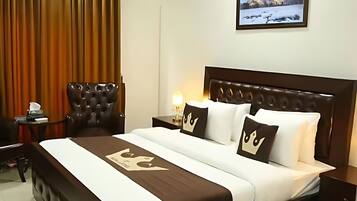 Premium bedding, WiFi (free), bed sheets