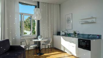 Apartment, 1 Bedroom, Garden View | Living room
