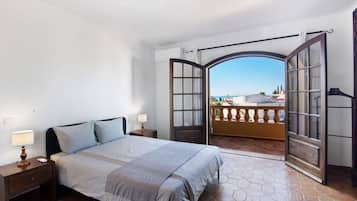 4 Schlafzimmer, BĂŒgeleisen/BĂŒgelbrett, kostenloses WLAN, BettwĂ€sche