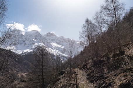 Verschiedenes. Gavarnie Apartment – Gemütliches Duplex mit Parkplatz & Skischrank