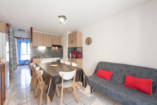 Gavarnie Apartment – Cozy Duplex with Parking & Ski Locker