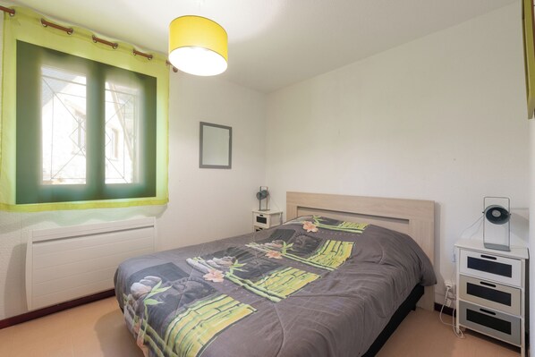 3 bedrooms, iron/ironing board