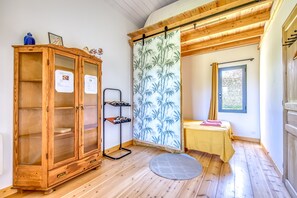 3 slaapkamers, een strijkplank/strijkijzer, gratis wifi, beddengoed